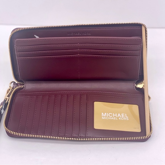 Michael Kors Jet Set Travel Large Signature
Logo and Metallic Continental Wallet - Picture 7 of 11